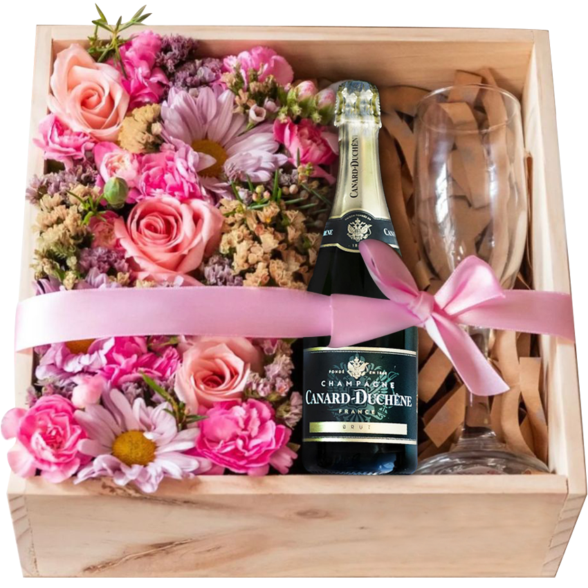 Elegant Champagne With Flowers Gift Box
